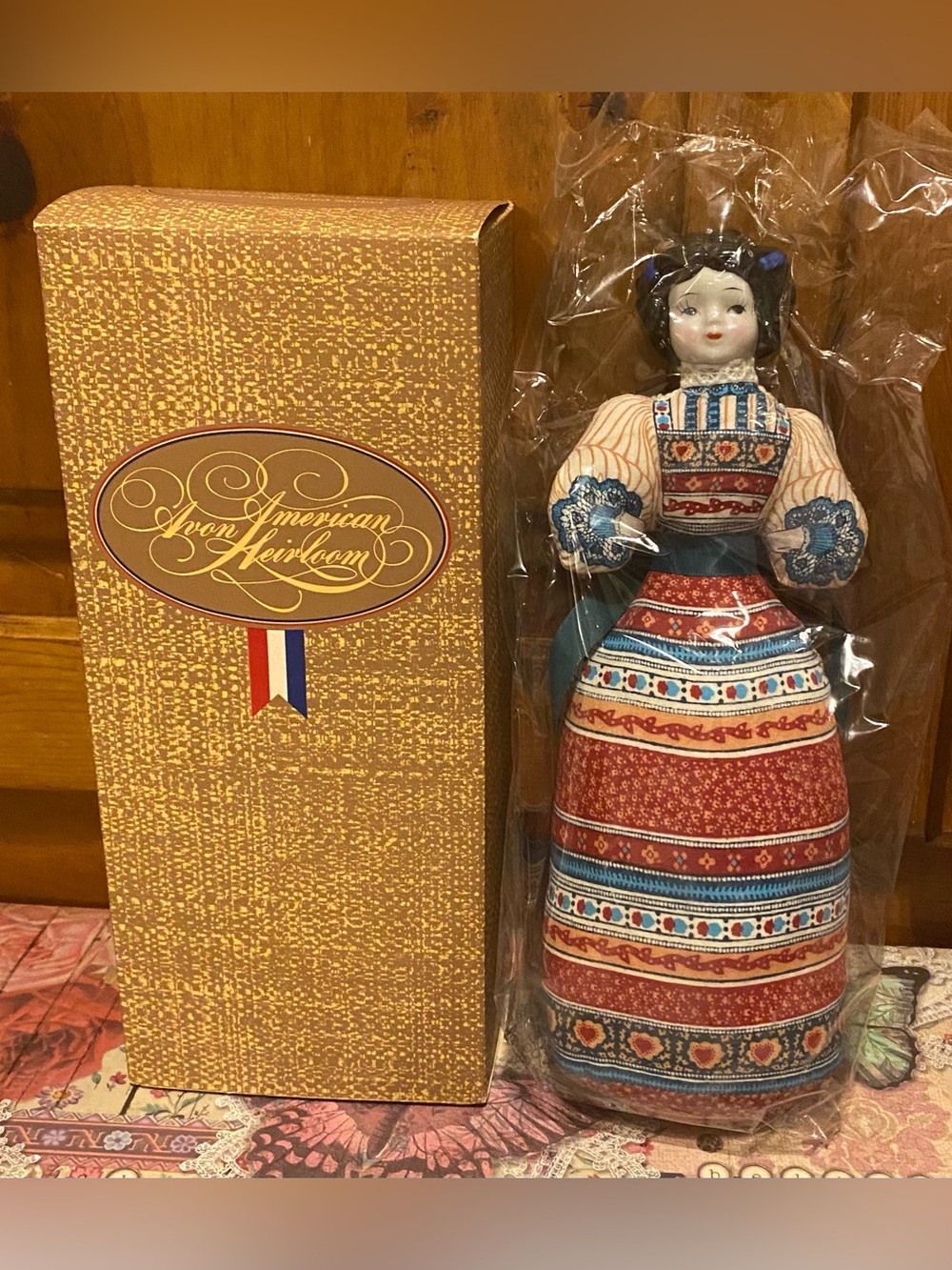 BRAND NEW IN BOX * Pristine Vintage 1980-1981 Avon American Heirloom Doll
